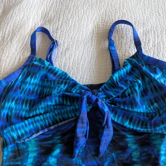 MiracleSuit Bathing Suit - Picture 4 of 5